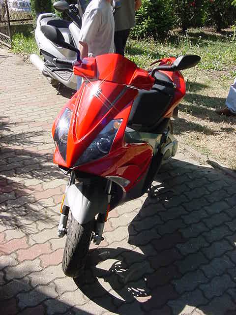 Peugeot Jet Force.jpg