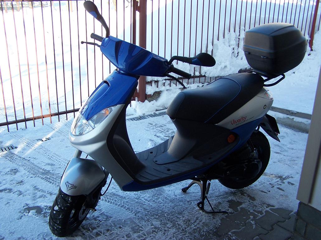 Peugeot, pohled z blízka.jpg