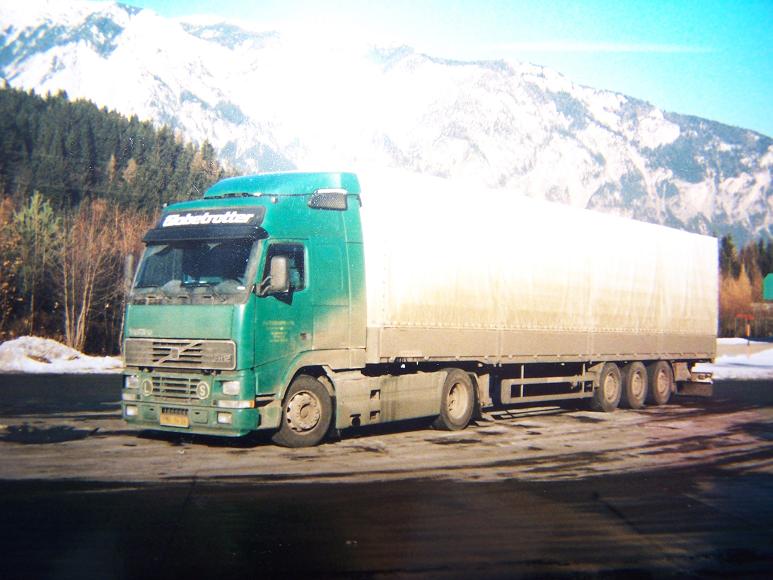 Volvo FH12 Globetrotter.jpg